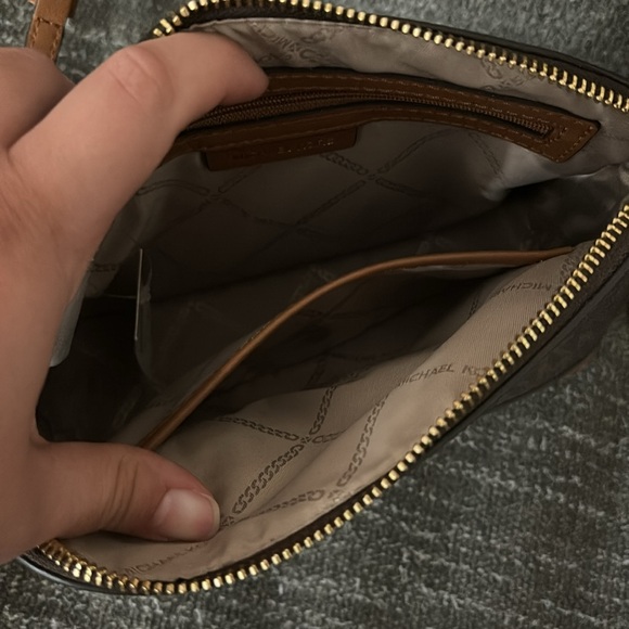 Michael Kors Crossbody Brown - Picture 2 of 7